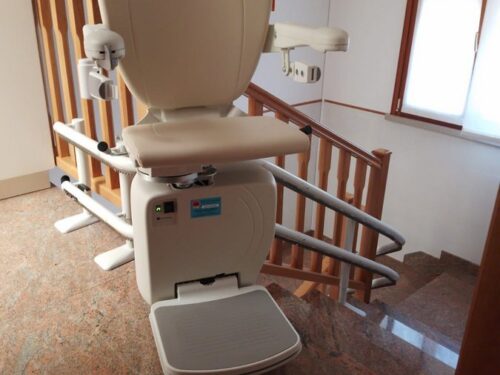 Installato a Ravenna il nuovo montascale a poltroncina 4000 Style